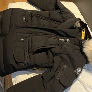 ParaJumper Resque Squadron - Otroligt varm vinterjacka  Skick 10/10 