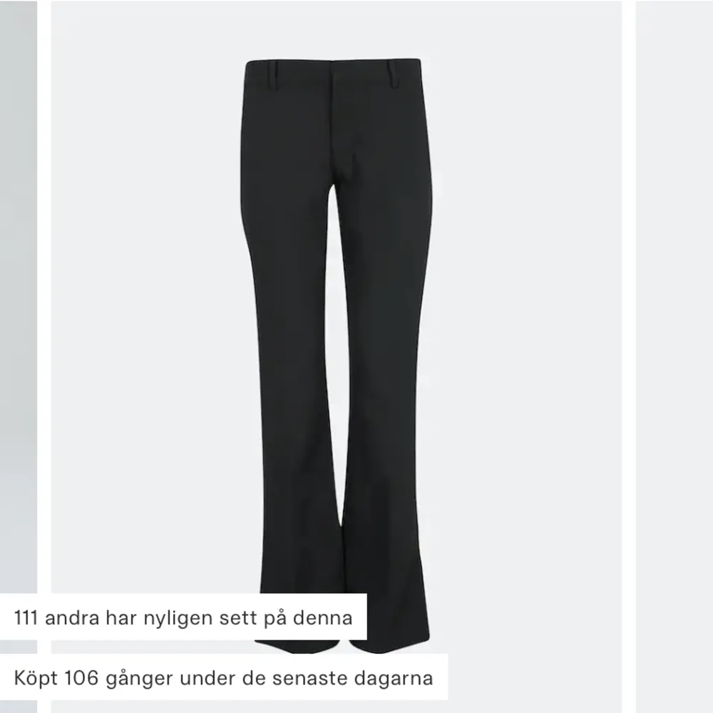 Säljer dessa populära kostymbyxorna från Bikbok i modellen Vera med slit💕Köpta här på Plick men dom var inte som jag hade tänkt mig, skicket är som nya💗295 + frakt . Jeans & Byxor.
