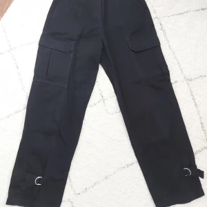 Svarta cargo byxor - Svarta fina cargo byxor!