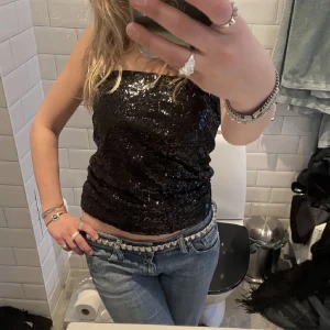 Paljettopp  - Säljer denna fina paljettopp i storlek s! Använd 1 gång🫶🏽hör av er vid funderingar🥰