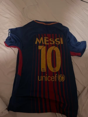 Messi Barcelona tröja skick9/10 - Storlek xs 