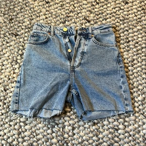 Shorts  - Superfina jeans shorts från Bikbok🤍
