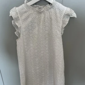 Söt klänning  - Jättesöt klänning som passar vid alla tillfällen🫶🏻♥️