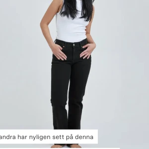 Lågmidjade jeans - Superfina svarta jeans i samma modell som förra. De har aldrig riktigt kommit till användning så de är i bra skick💗