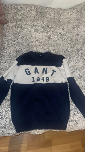 Ganttröja - Ganttröja halvstickat material som nästan aldrig är använd