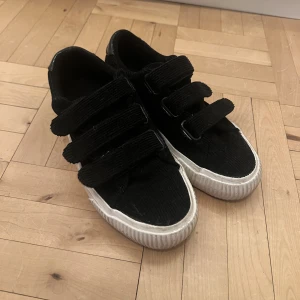 Snygga skor från even odd  - Jättefina skor från Even odd som tyvärr inte kommer till användning. Storlek 37.  Skriv vid eventuella frågor eller funderingar!