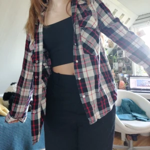 Flanellskjorta  - Fin flanellskjorta som jag knappt använt!