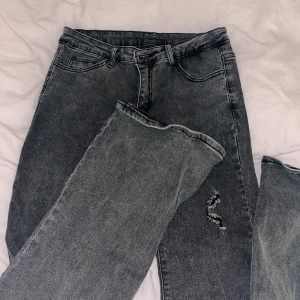 Lågmidjade jeans  - Super sköna och snygga jeans. Dom är flared. 
