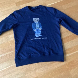 Polo bear tröja - Nyskick aldrig använd. Äkta Storlek L men mer som S Mörkblå