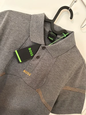 Boss piké  - Helt ny! Mitt pris 700kr Pris i affären 1600kr  Storlek M