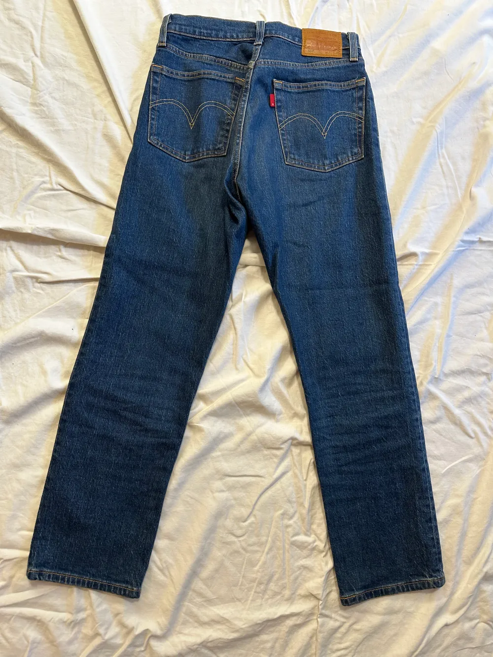 Mörkblåa Levis 501. Knappt använda, inga slitningar 💙. Jeans & Byxor.