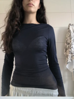Söker intimissimi tröja i S!💞 - Söker intimissimi tröja i S, mörkblå Ultralight cashmere💕 säg till om du har