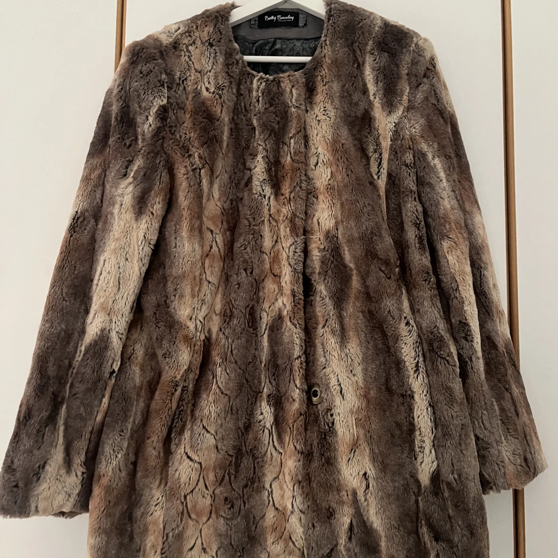 Pälsjacka i storlek M/L - 90