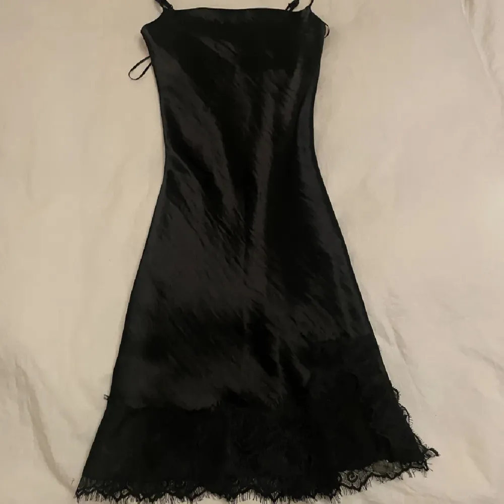 En svart kläning använd 1 gång . Klänningar.