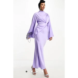 Balklänning - Inte använd nån gång, köpt på asos💜