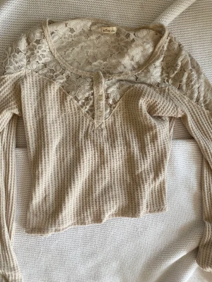 Fin tröja - Fin spets tröja från hollister 