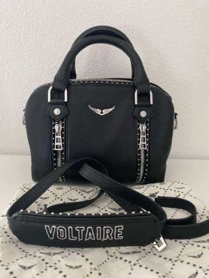 Zadig & voltaire bag - Hej jag säljer denna superfina zadig & voltaire bag. Hör av er vid intresse pris går att diskuteras. Väskan är äkta