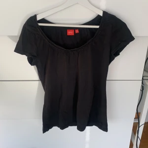 Svart Esprite - Vanlig svart topp de bara och säga till om ni vill ha bilder med den på.