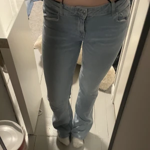 Zara jeans  - De helt slutsålda ”Low waist zw” från zara