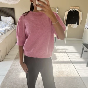 Rosa stickad tröja  - Säljer min rosa stickade tröja från veromoda i storlek L