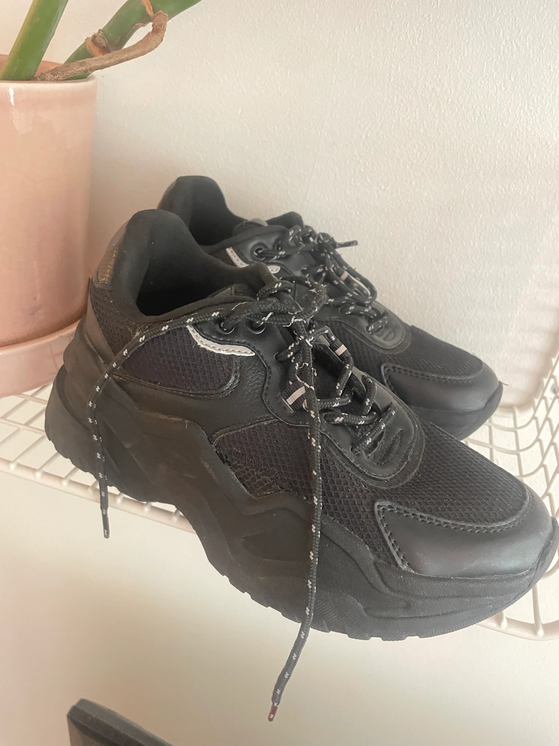 Svarta sneakers storlek 37 - 90