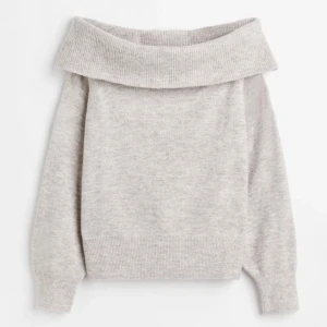 Stickad off-shoulder tröja  - Helt oanvänd då den va för stor💞buda privat💞nypris: 199 kr! Köp direkt för 350 kr💕