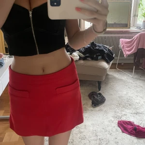Zara kjol❤️ - Så fin röd kjol ifrån zara 🩷knappt använd