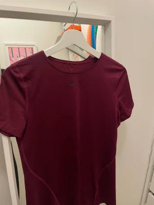 Nike t shirt -  t shirt från nike, använd en gång.