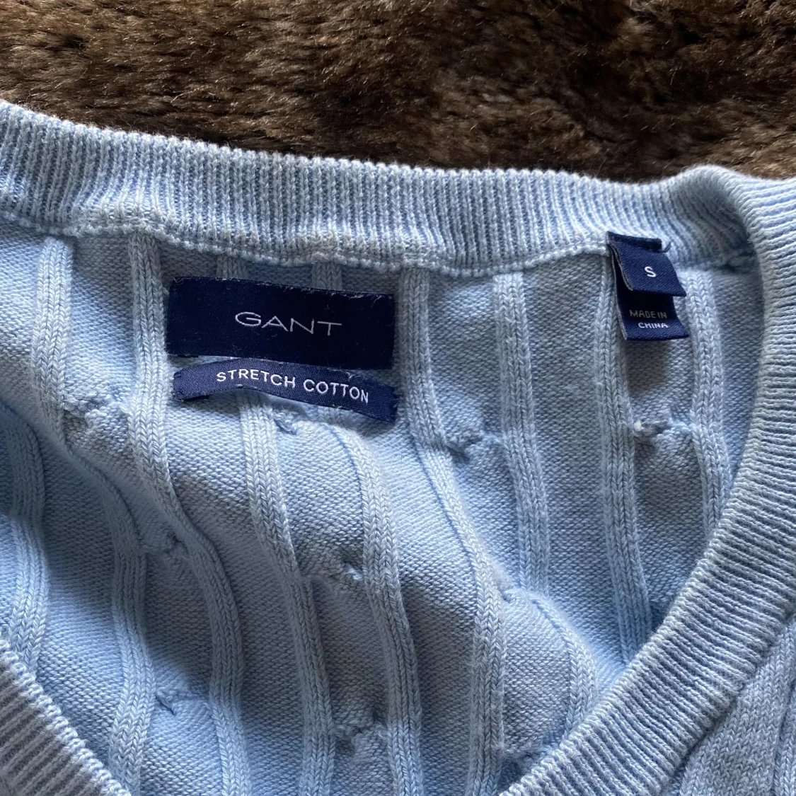 Ribbstickad v-ringad tröja - 91