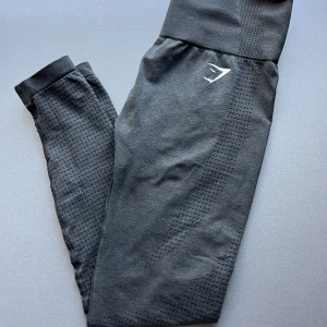 Träningstights - Säljer mina Gymshark taights i nyskick pågrund av fel storlek. Nypris 549 kr. Andvända ca 3 ggr!😊