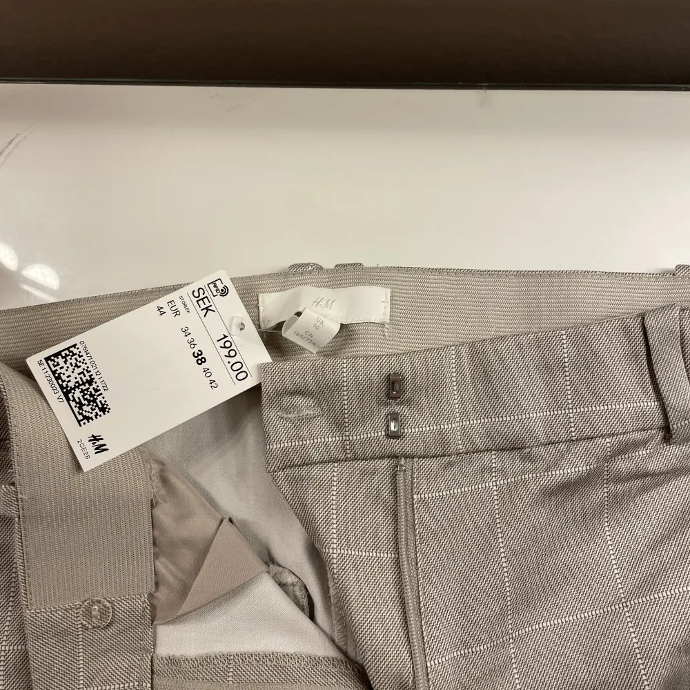Rutiga kostymbyxor från H&M, endast testade. Nypris 199. Jeans & Byxor.