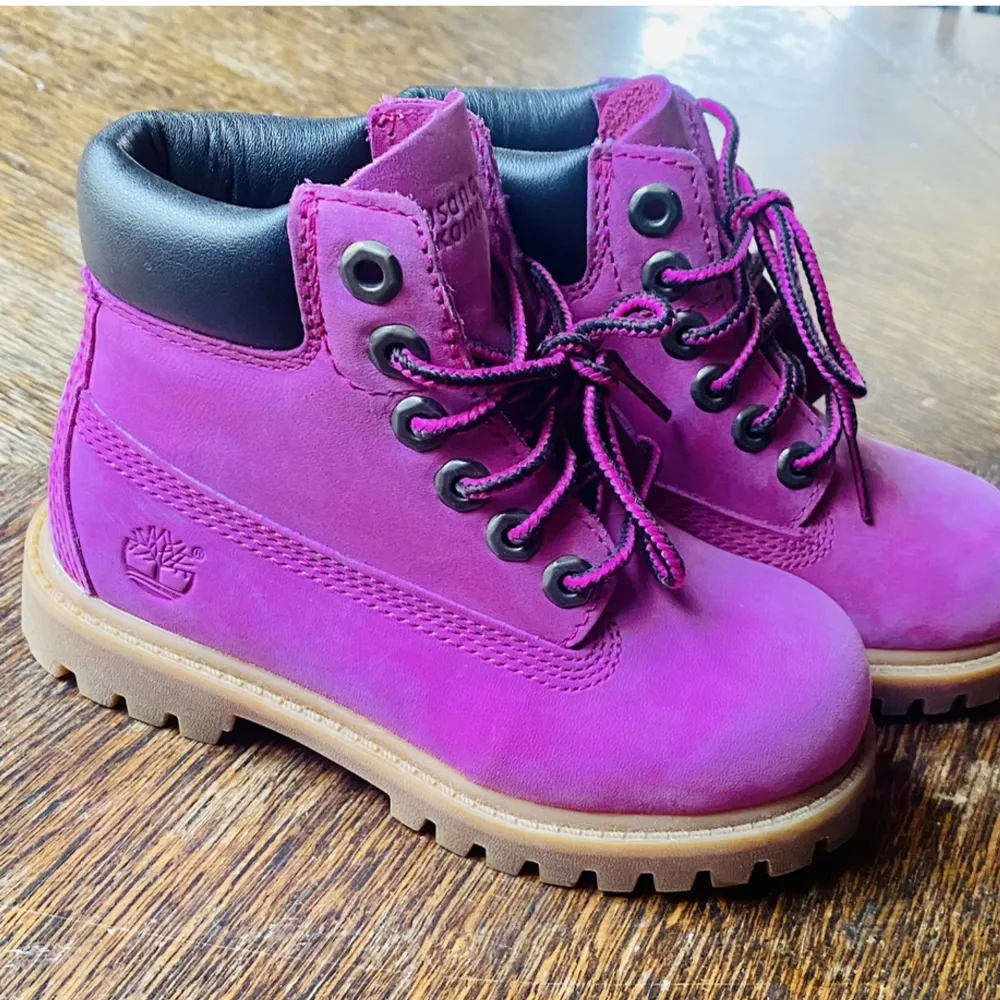 Timberland x susan G.komen for breast cancer awareness . Skor.