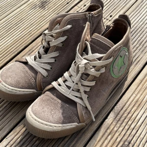 Skor - Bruna skor storlek 38