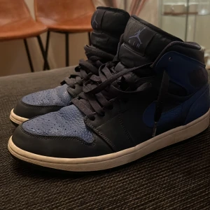 Nike air Jordan  - Hej!   Säljer mina Nike air Jordan Hyper Royal pågrund av att det ej används.  Skorna är använda men i bra skick