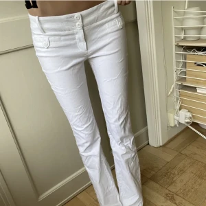 Najs lowwaist byxor - Så najs lågmidjade bootcut byxor💞