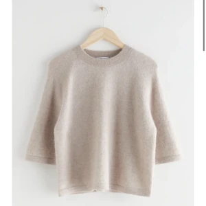 Stickad topp  - Gammelrosa topp från & other Stories som jag köpte för typ två veckor sen men ångrar köpet då jag bara använt den en gång och älskar inte den så mycket som jag trodde. Orginalpriset är 690