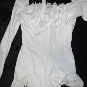 Missguided  - Vit offshoulder topp med snöre missguided  2 FÖR 1