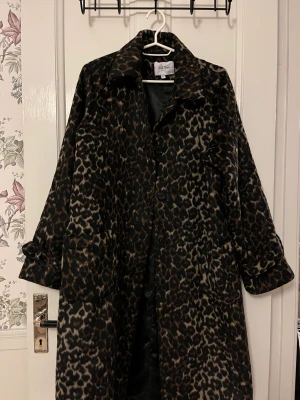 Nakd kappa  - Nakd kappa, i bra skick  Storlek 32, men skulle säga att den sitter som 34 