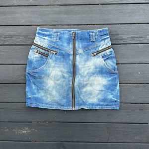 Himmels jeanskjol  - Älskade jeanskjol ☁️💦 3 fickor dragkedja framtill. 