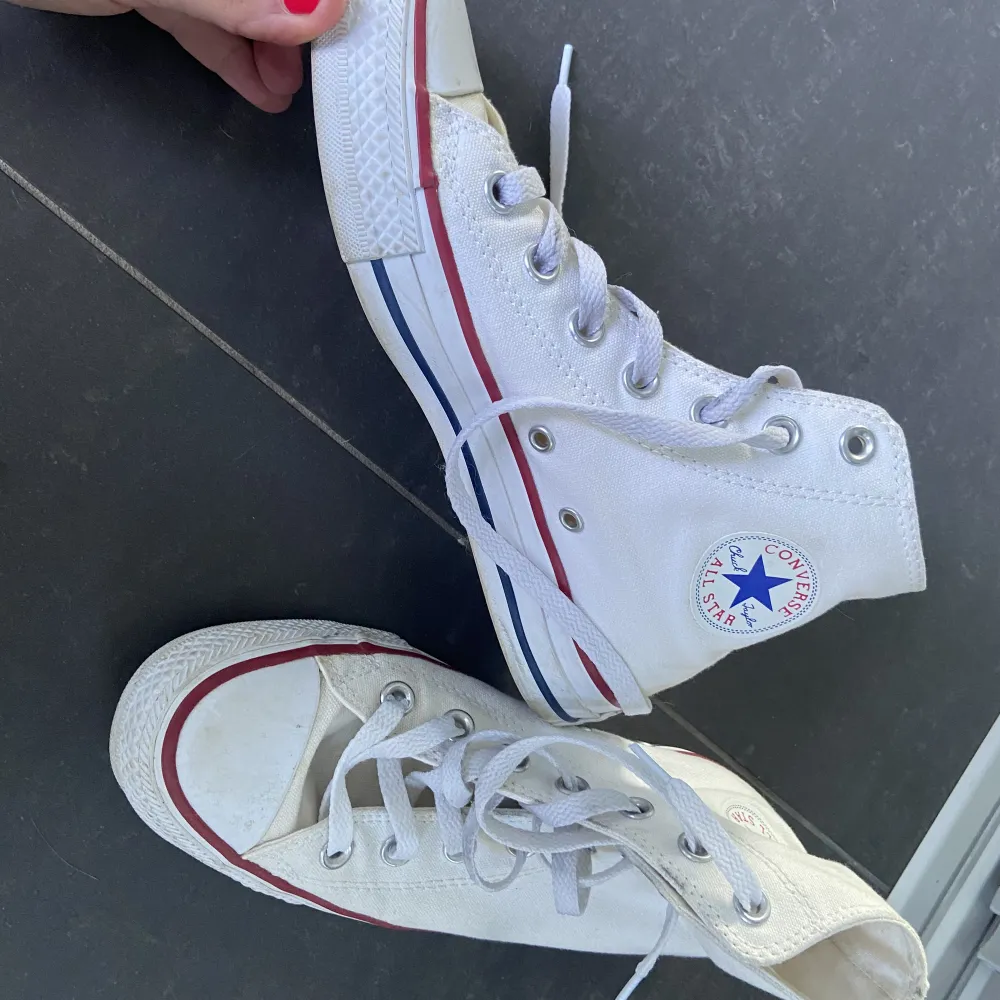 Vita Converse stl.36.5. Fint skick.. Skor.