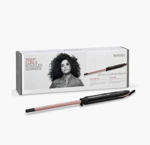 Babyliss locktång 10 mm, endast testad - Endast testat en gång.   •Upp till 210 °C. •10 mm bred cylinder. •Snabb uppvärmning. •Sex digitala värmeinställningar från 160 °C till 210 °C. •2,5 m vridbar sladd.   Nypris 300kr 