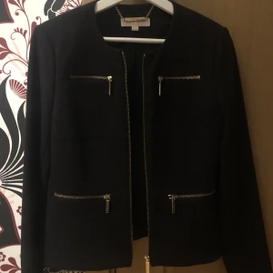 Michael Kors kavaj/jacka strö 6 - Michael Kors kavaj/jacka storlek 6 Använd ett fåtal gånger, MYCKET fint skick