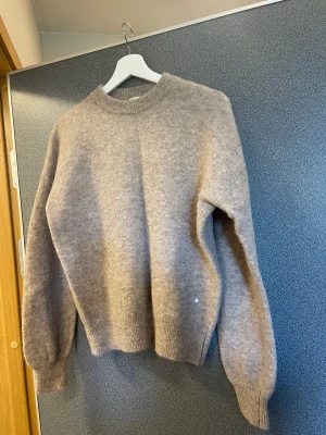 Stickad tröja beige S - Från twist and tango  Storlek S Ulltröja