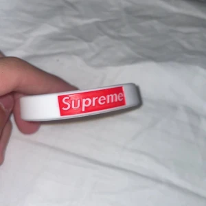 Supreme armband  - Äkta fick med det i köpet av en gym ”shaker”