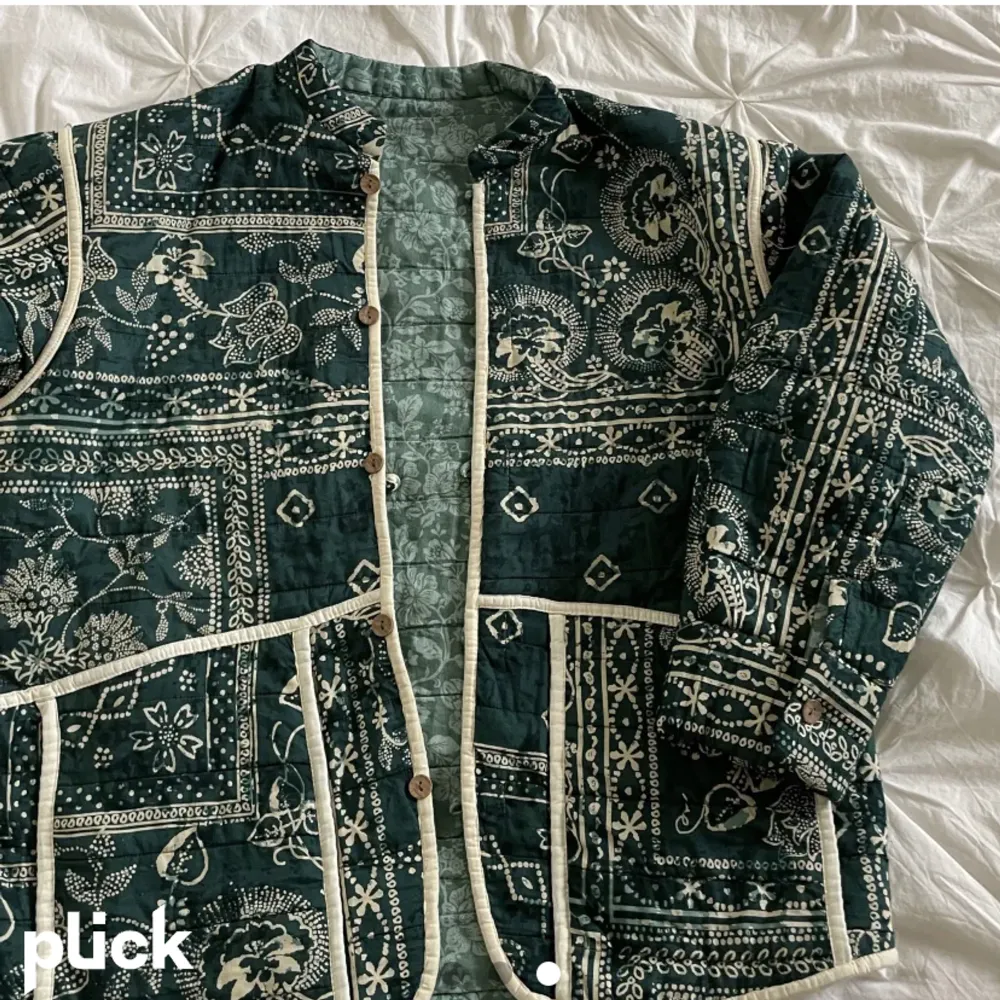 Söker den här jackan från Zara i S/M om någon har en i fint skick som vill sälja! . Jackor.
