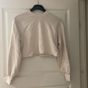 Croppad tröja  - Tröja i mycket bra skick 