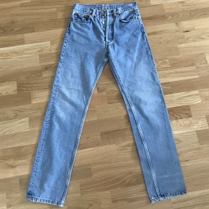 Jeans  - Slitna vid knapparna men annars bra kvalitet