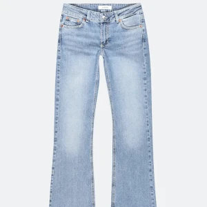 Bootcut jeans - Säljer dessa lågmidjade bootcut jeans från junkyard💗storlek S💗 fint skick💗