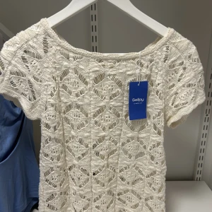 Festtopp  - Jättefin topp från zara, köpt på Sellpy! Lappen kvar, använd köp nu💓