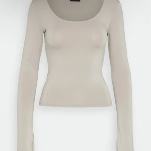 Soft touch Jersey top - Snygg långärmad tröja med öppna ärmar från Gina. Så. Fin o trändig. Just denhär färgen är slutsåld.💗 